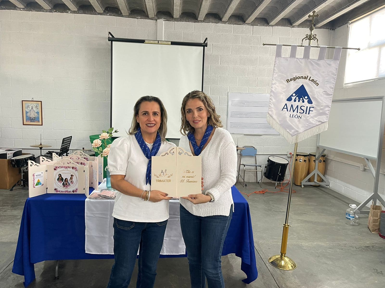 Entrega de material de TRÍMATER