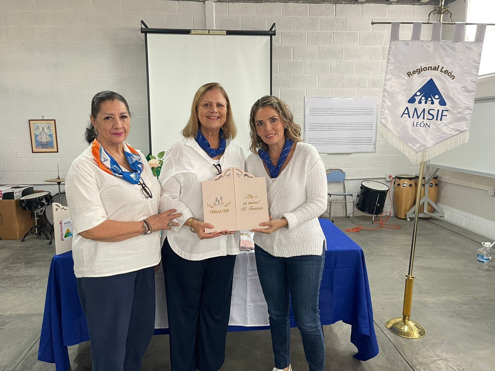 Entrega de material de TRÍMATER