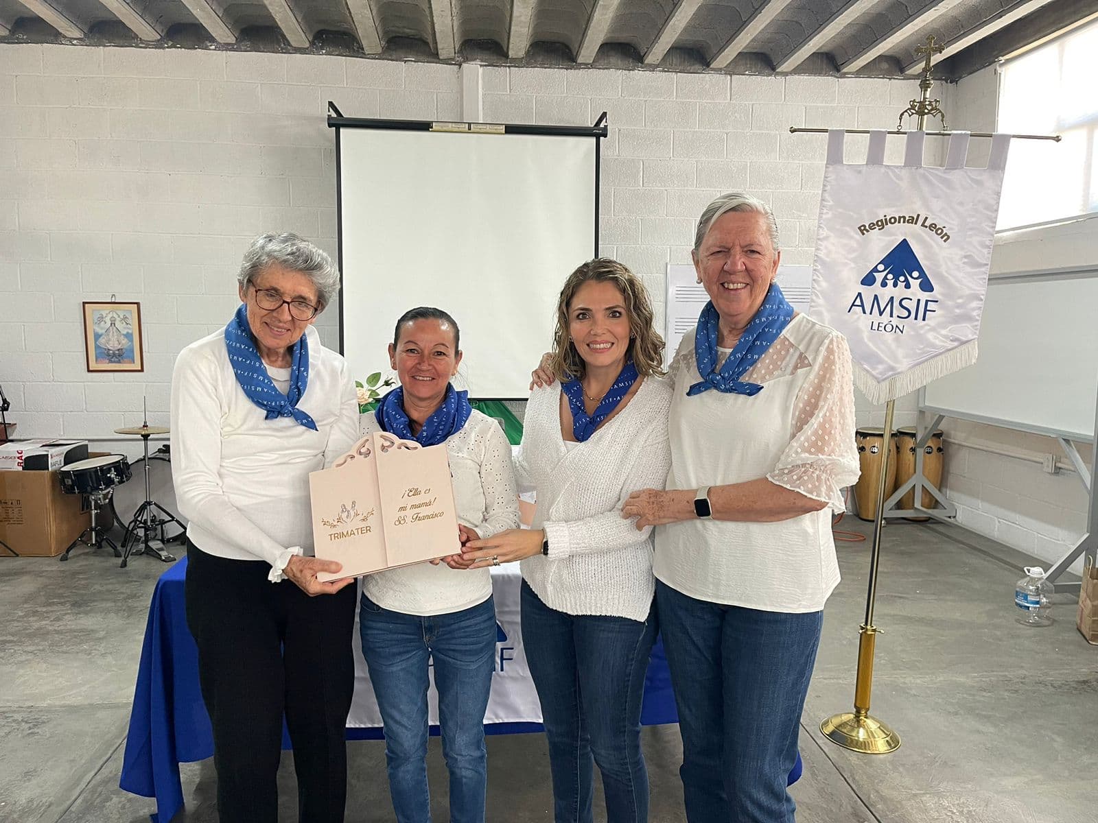 Entrega de material de TRÍMATER
